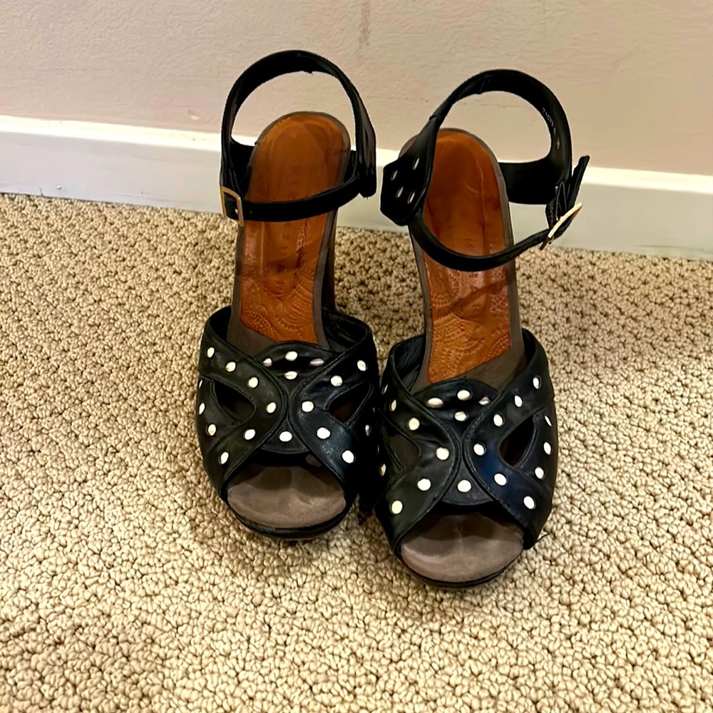 Women’sChie Mihara polka dot heels